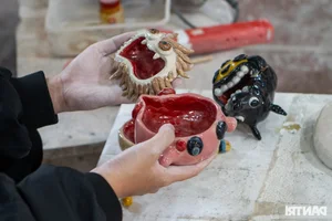 The Artistic Pivot: Crafting 'Ugly' Pottery in Traditional Bat Trang Village - image 0
