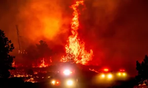 California’s Park Fire: A Hellish Landscape of Destruction and Bravery - image 6