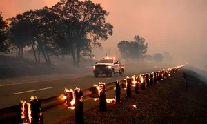 California’s Park Fire: A Hellish Landscape of Destruction and Bravery - image 7