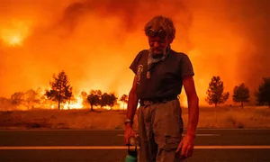 California’s Park Fire: A Hellish Landscape of Destruction and Bravery - image 8