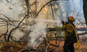 California’s Park Fire: A Hellish Landscape of Destruction and Bravery - image 3