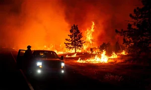 California’s Park Fire: A Hellish Landscape of Destruction and Bravery - image 4
