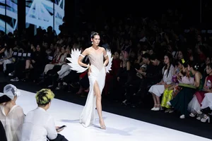 Supermodel Thanh Hang Dazzles in Avant-Garde Ivan Tran Fashion Collection - image 12