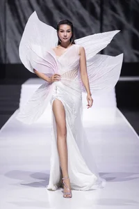 Supermodel Thanh Hang Dazzles in Avant-Garde Ivan Tran Fashion Collection - image 7