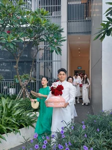 Lam Vy Da Stunning Ao Dai Style at Puka's Star-Studded Wedding - image 3
