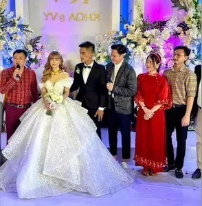 Lam Vy Da Stunning Ao Dai Style at Puka's Star-Studded Wedding - image 1