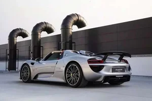 The Rare Million-Dollar Porsche 918 Spyder in Vietnam - image 5