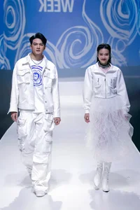 Ninh Duong Lan Ngoc and Xuan Tien Bring the APT Trend to the Fashion Runway - image 5