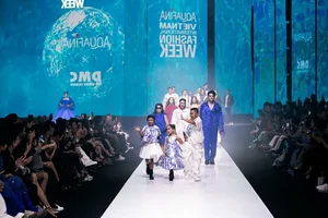 Ninh Duong Lan Ngoc and Xuan Tien Bring the APT Trend to the Fashion Runway - image 8