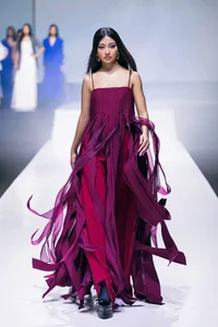 Ninh Duong Lan Ngoc and Xuan Tien Bring the APT Trend to the Fashion Runway - image 2