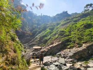 Discovering the Untouched Beauty of Hang Te Cho Waterfall in Yen Bai - image 7