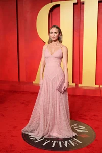 Daring Red Carpet Fashion at the 2024 Vanity Fair Oscar Party - image 7