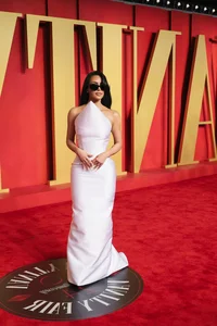Daring Red Carpet Fashion at the 2024 Vanity Fair Oscar Party - image 5