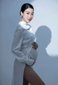 Miss Vietnam Do My Linh Radiates Elegance in Stunning New Pregnancy Photoshoot - image 5
