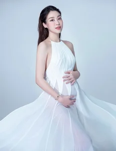 Miss Vietnam Do My Linh Radiates Elegance in Stunning New Pregnancy Photoshoot - image 2
