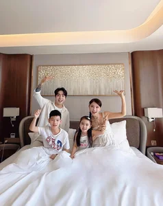 Thuy Diem Debuts Chic New Hairstyle While Phuong Oanh Stuns in Glamorous Backless Dress - image 3