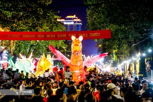 Witness the Spectacular Giant Mid-Autumn Lanterns at Thanh Tuyen Festival 2023 - image 12