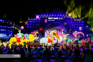 Witness the Spectacular Giant Mid-Autumn Lanterns at Thanh Tuyen Festival 2023 - image 0