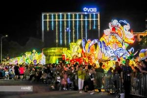 Witness the Spectacular Giant Mid-Autumn Lanterns at Thanh Tuyen Festival 2023 - image 2