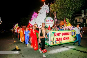 Witness the Spectacular Giant Mid-Autumn Lanterns at Thanh Tuyen Festival 2023 - image 8