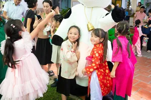 Vietnamese Celebrities and Their Children Celebrate a Joyful Mid-Autumn Festival - image 10