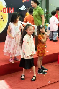 Vietnamese Celebrities and Their Children Celebrate a Joyful Mid-Autumn Festival - image 0