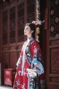 YiTuYu Art Language Vol.4991 Featuring Pei Tong Xue: Artistic Portrait Excellence - image 5