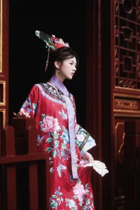 YiTuYu Art Language Vol.4991 Featuring Pei Tong Xue: Artistic Portrait Excellence - image 4