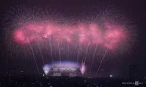 Spectacular Display: 10,000 Fireworks Light Up the Hanoi Sky - image 10