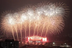 Spectacular Display: 10,000 Fireworks Light Up the Hanoi Sky - image 5