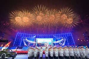 Spectacular Display: 10,000 Fireworks Light Up the Hanoi Sky - image 0