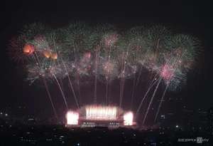 Spectacular Display: 10,000 Fireworks Light Up the Hanoi Sky - image 6