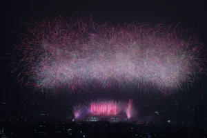 Spectacular Display: 10,000 Fireworks Light Up the Hanoi Sky - image 7