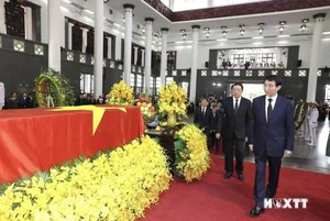 Chinese Communist Party Delegation Pays Respects to Late General Secretary Nguyen Phu Trong - image 2