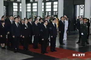 Chinese Communist Party Delegation Pays Respects to Late General Secretary Nguyen Phu Trong - image 0