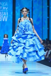 Do Manh Cuong’s Mother Makes a Heartwarming Appearance on His Fashion Runway - image 1