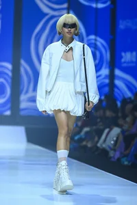 Do Manh Cuong’s Mother Makes a Heartwarming Appearance on His Fashion Runway - image 9