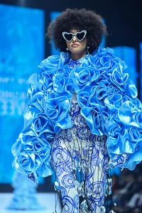 Do Manh Cuong’s Mother Makes a Heartwarming Appearance on His Fashion Runway - image 2