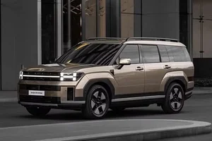 Analyzing the Vietnam-Made 2026 Hyundai SantaFe Hybrid Launching in Thailand Market - image 6