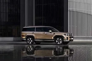 Analyzing the Vietnam-Made 2026 Hyundai SantaFe Hybrid Launching in Thailand Market - image 8