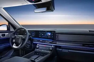 Analyzing the Vietnam-Made 2026 Hyundai SantaFe Hybrid Launching in Thailand Market - image 7