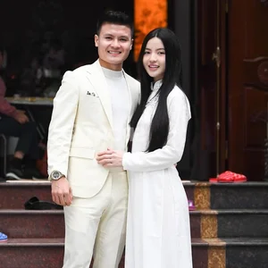 Meet the Beautiful Partners and WAGs Supporting the Vietnam National Football Team - image 9