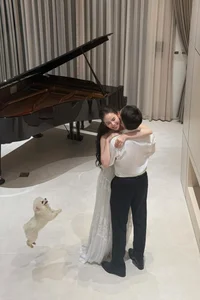 2002-Born Beauty Celebrates University Graduation After Marriage Into Billionaire Family - image 1
