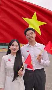 Vietnamese Celebrities Share Heartwarming Photos to Celebrate the 50th Southern Liberation Day - image 6