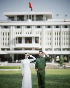 Vietnamese Celebrities Share Heartwarming Photos to Celebrate the 50th Southern Liberation Day - image 21