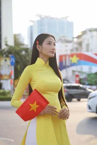 Vietnamese Celebrities Share Heartwarming Photos to Celebrate the 50th Southern Liberation Day - image 1