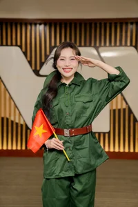 Vietnamese Celebrities Share Heartwarming Photos to Celebrate the 50th Southern Liberation Day - image 14