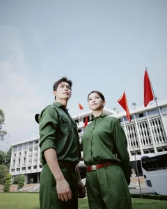 Vietnamese Celebrities Share Heartwarming Photos to Celebrate the 50th Southern Liberation Day - image 5