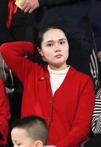 Celebrity Fashion Critique: Quynh Anh's Luxury Look Sparks Debate - image 4