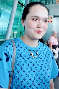 Celebrity Fashion Critique: Quynh Anh's Luxury Look Sparks Debate - image 7
